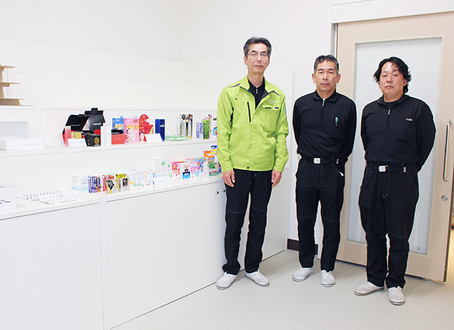 左から 坂本取締役、瀬田工場長、野原課長 左から 坂本取締役、瀬田工場長、野原課長
