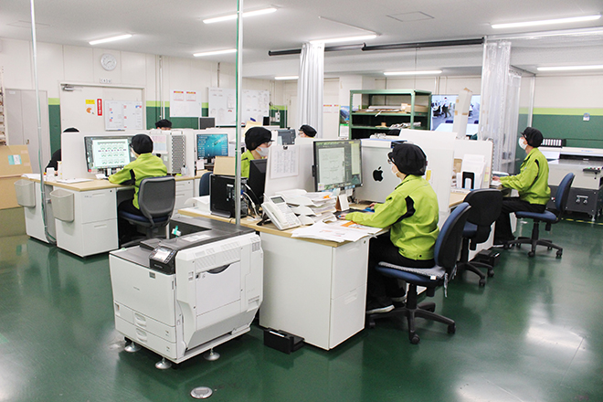 スムーズに検版できるようになったDTP部 スムーズに検版できるようになったDTP部