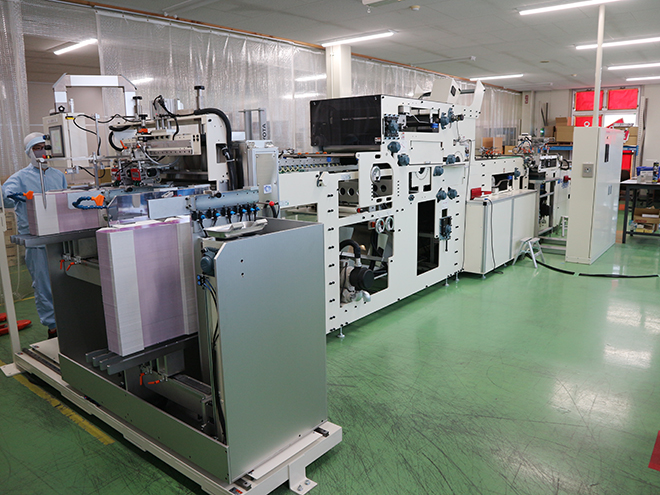 大信印刷・小牧工場で稼働する新型ブランクス検査装置