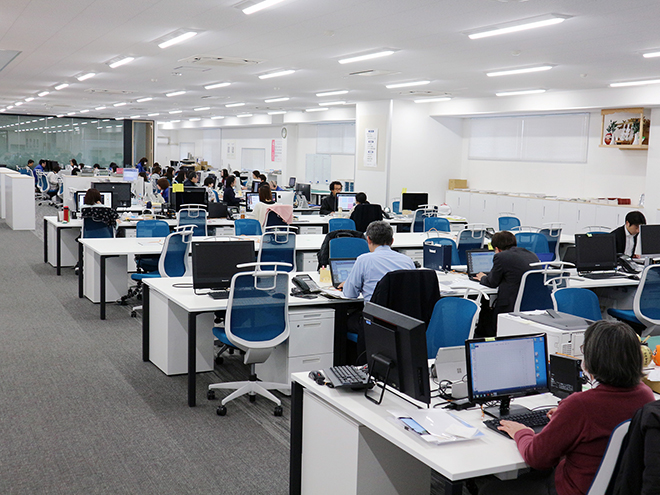オフィスのワンフロア化でコミュニケーション促進 オフィスのワンフロア化でコミュニケーション促進