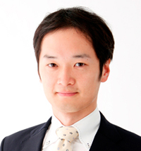 奥　氏