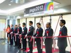 page2012、テープカットで3日間の幕が開ける